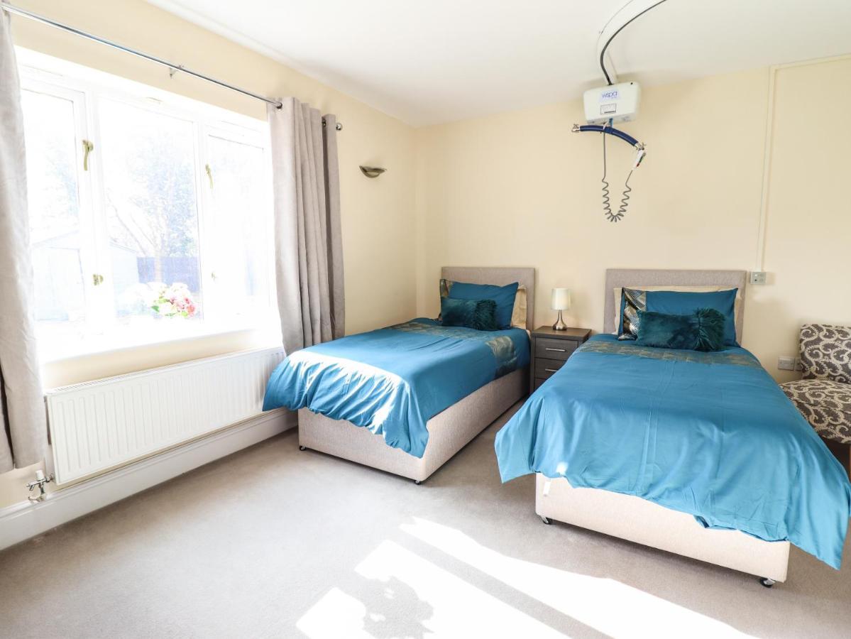 Maesbury Manor Villa Oswestry Exterior photo